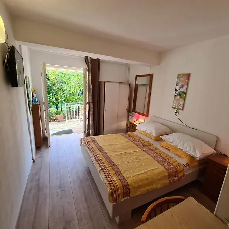 Ana Apartment *