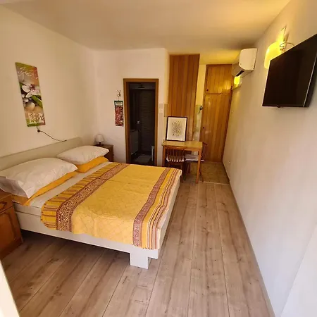 Apartment Ana *
