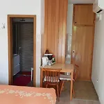 Ana *